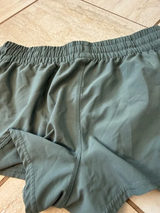 Vuori Clementine Shorts - Picture 14 of 15